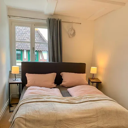 Modern Wohnen Im Fachwerkhaus Im Herzen Wolfhagens - 2 Schlafzimmer, Parkplatz - B1 Apartmán *
